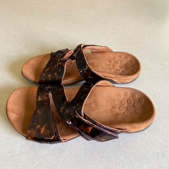 Vionic slide sandals size 7. - Picture 13 of 16